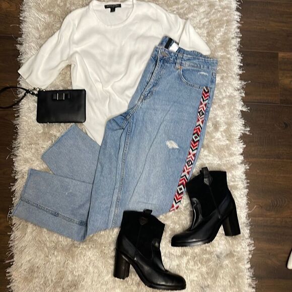 EUC H&M Denim Light Wash Ankle Aztec Pinstripe Distressed Design Jeans 28/6 - Picture 1 of 9